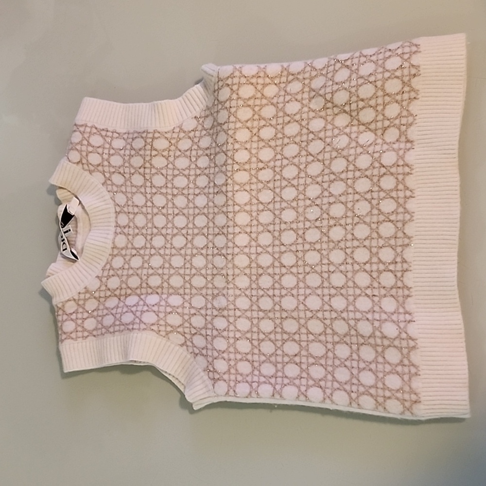 Cute Dior girl vest